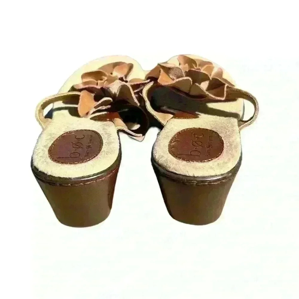 Børn b.o.c Womens Size 8 Wedge Sandals Leather Brown Flower Shoes Thong Preowned - Picture 6 of 6